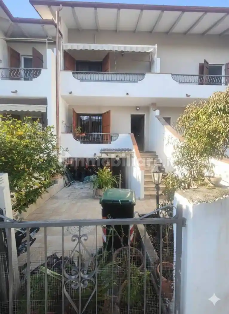 Villa in vendita a Carrara