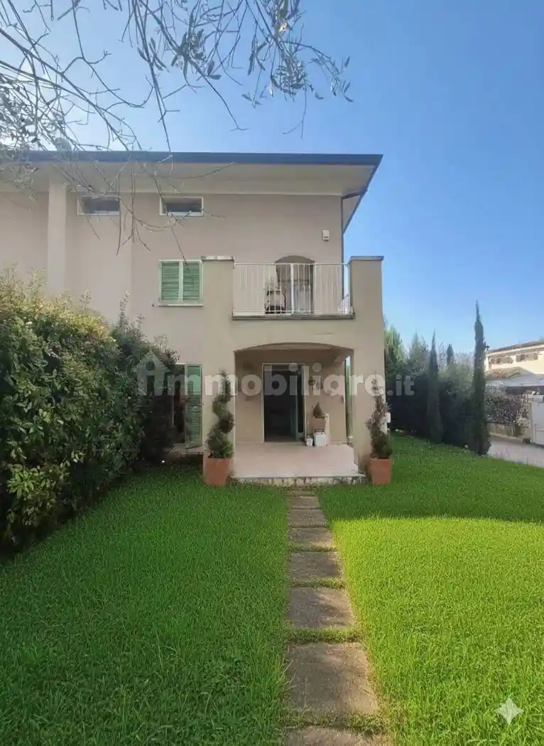 Villa in vendita a Carrara