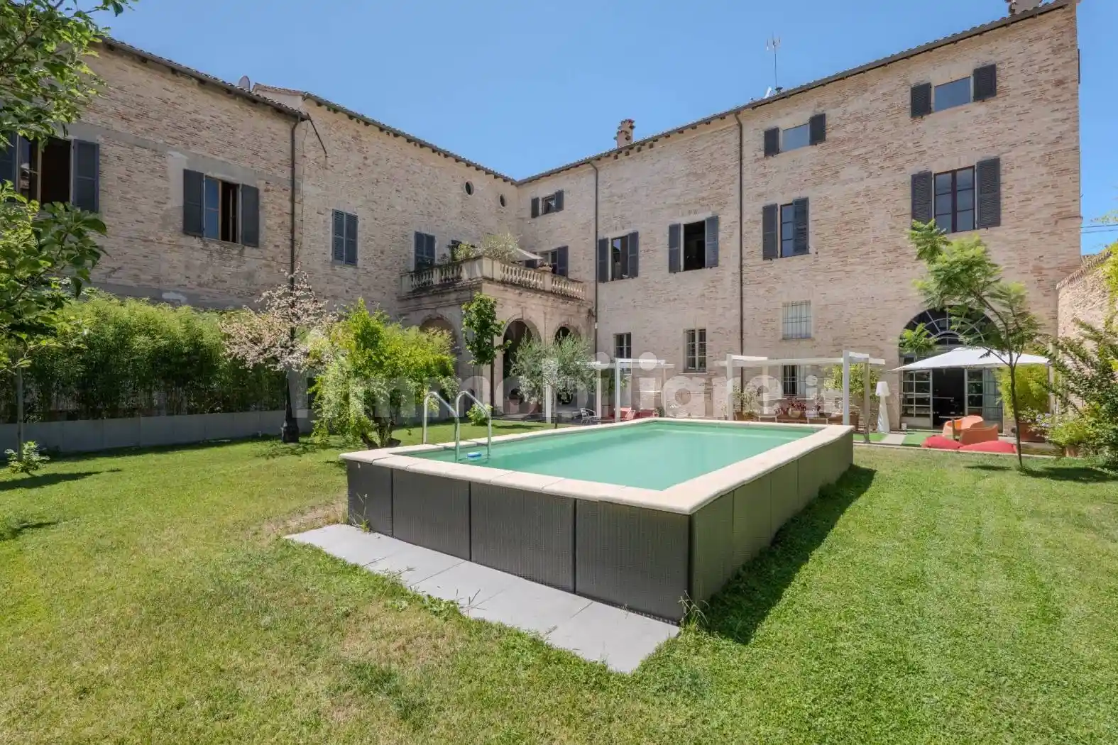 Palazzo - Edificio in vendita a Fano