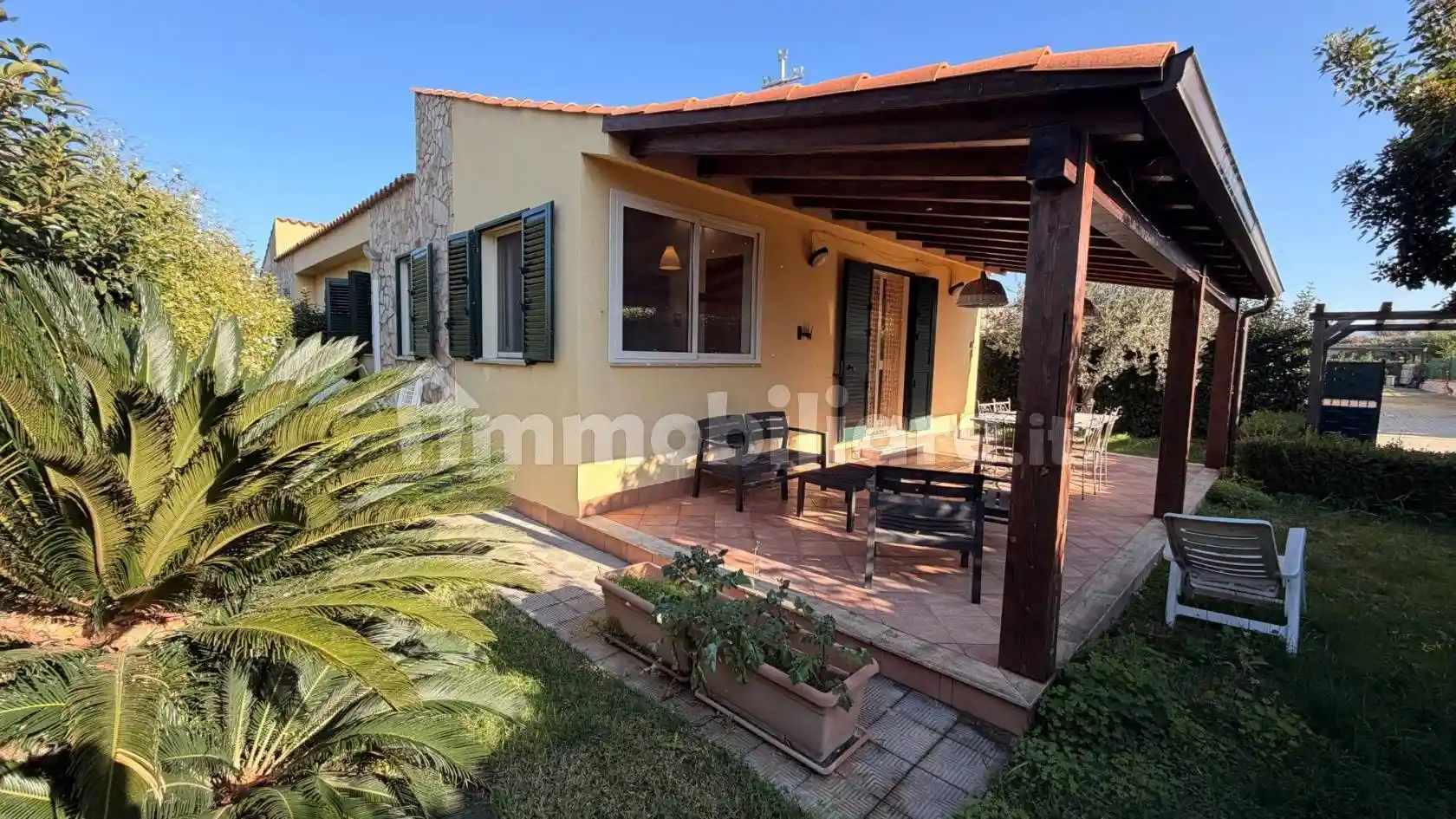 Villa in vendita a Campofelice di Roccella