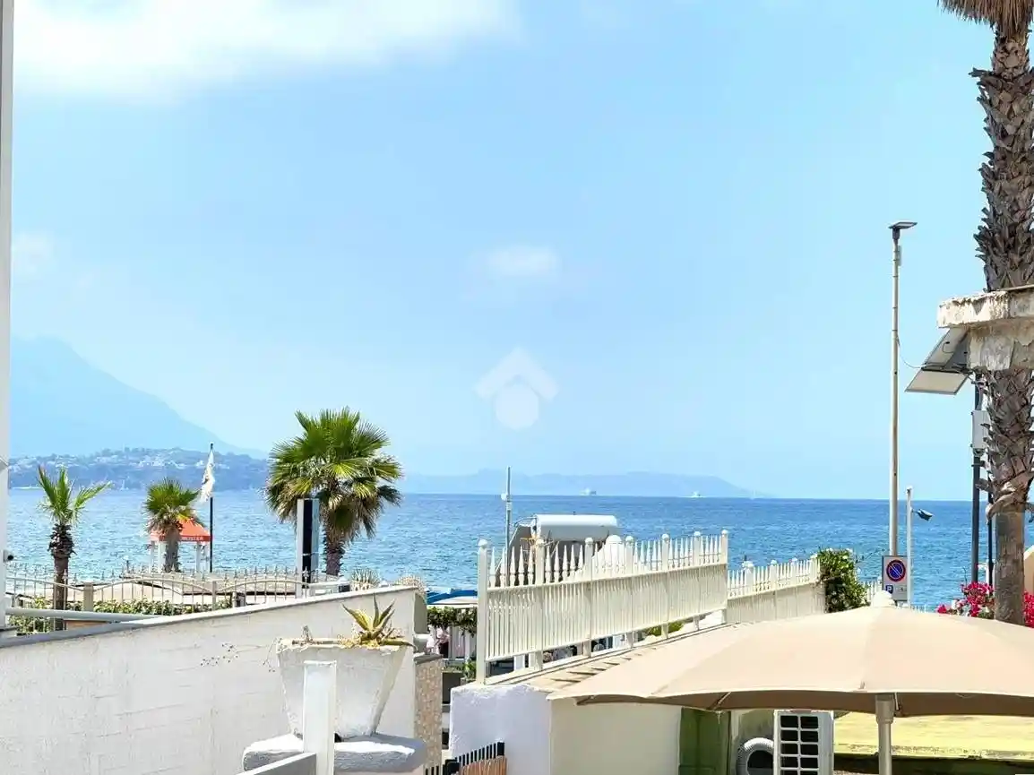 Villa in vendita a Bacoli