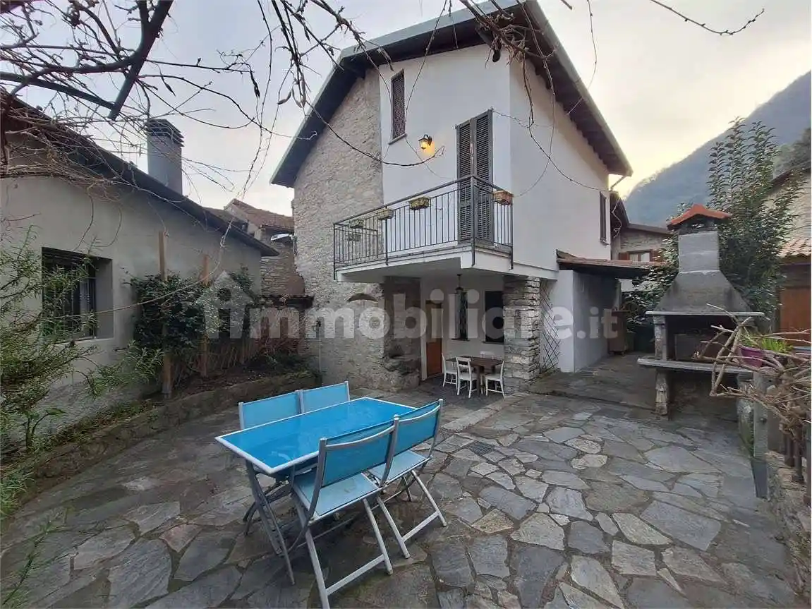 Casa indipendente in vendita a Carate Urio