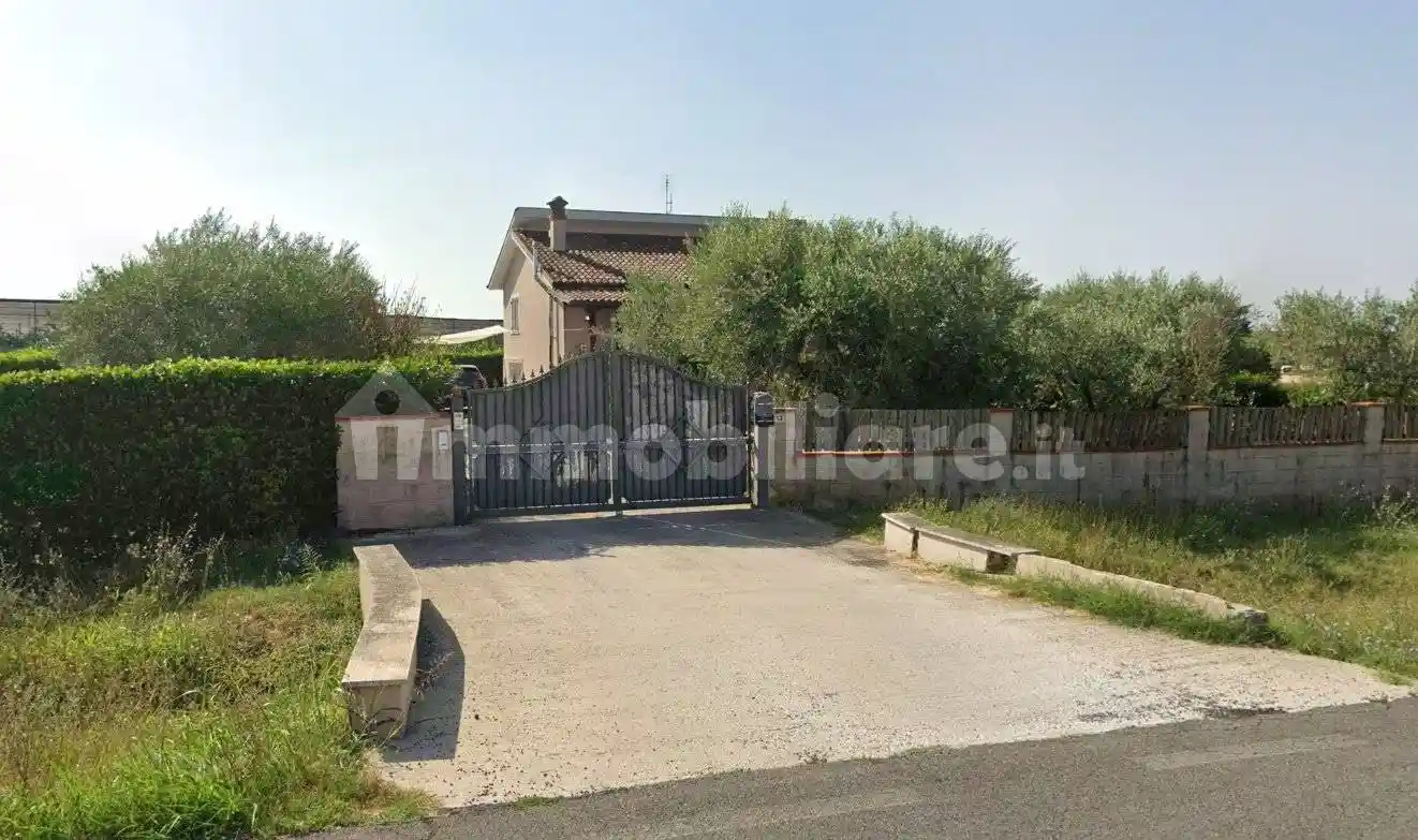 Villa in vendita a Cisterna di Latina
