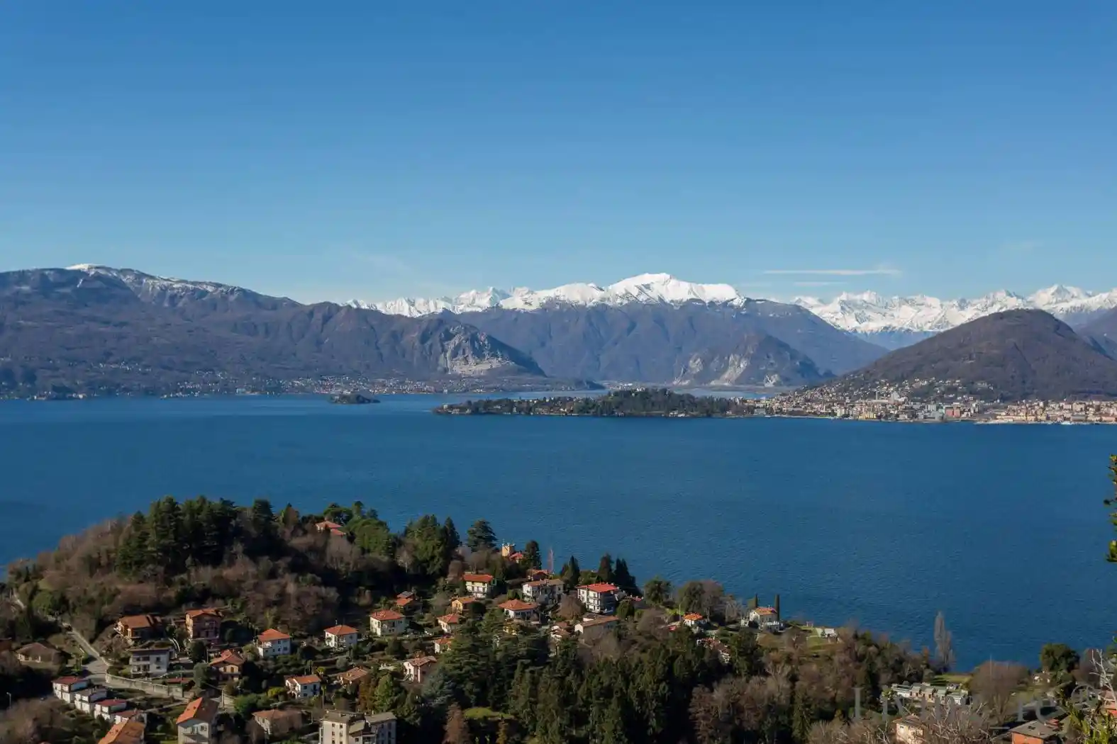 Villa in vendita a Laveno-Mombello
