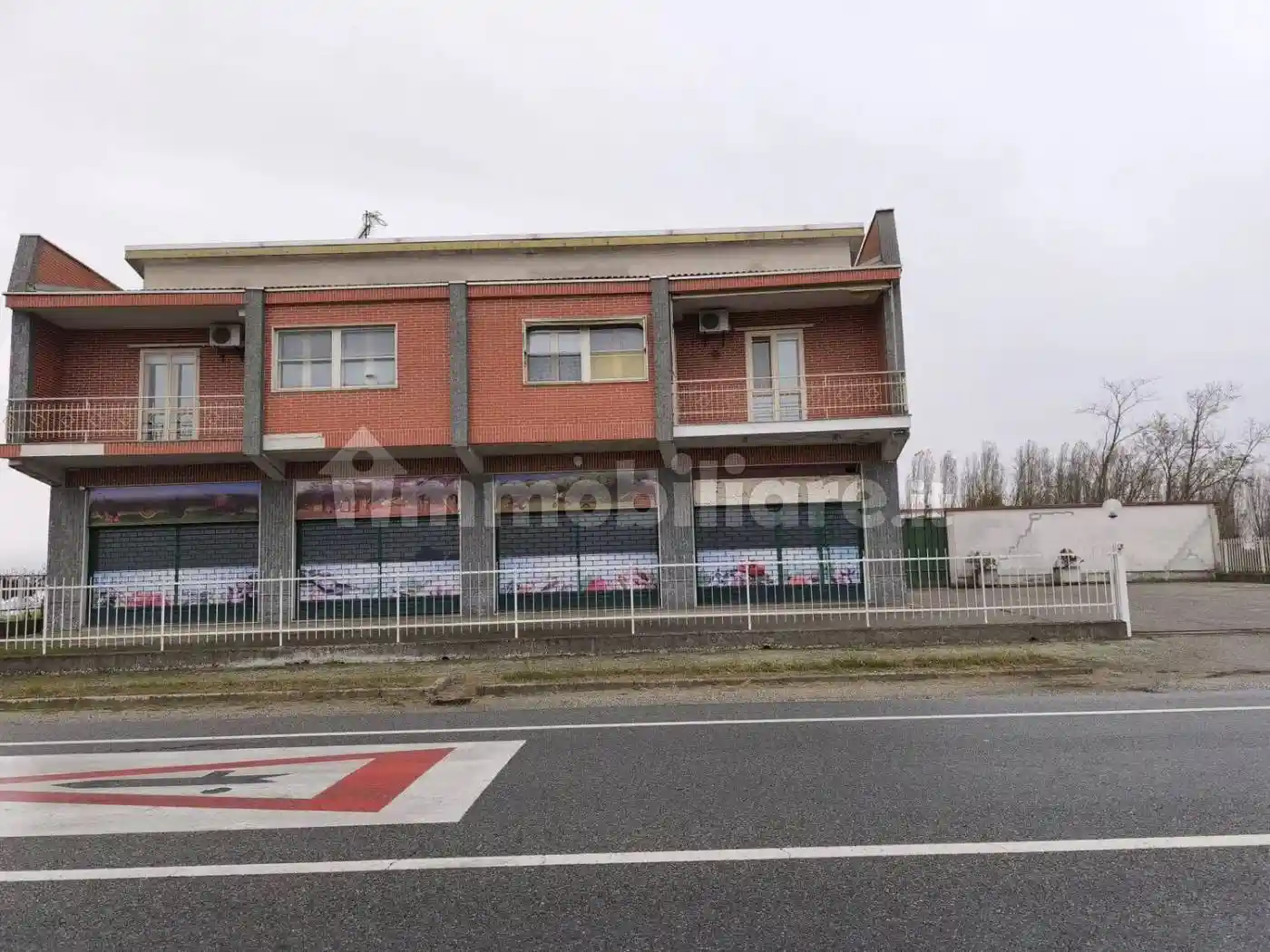 Palazzo - Edificio in vendita a Pezzana