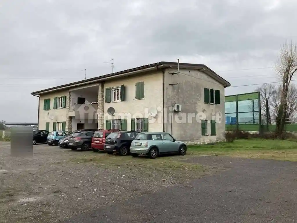 Palazzo - Stabile in vendita a Bagnatica