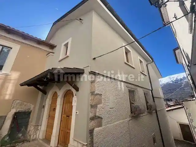 Casa indipendente in vendita a Rocca di Mezzo