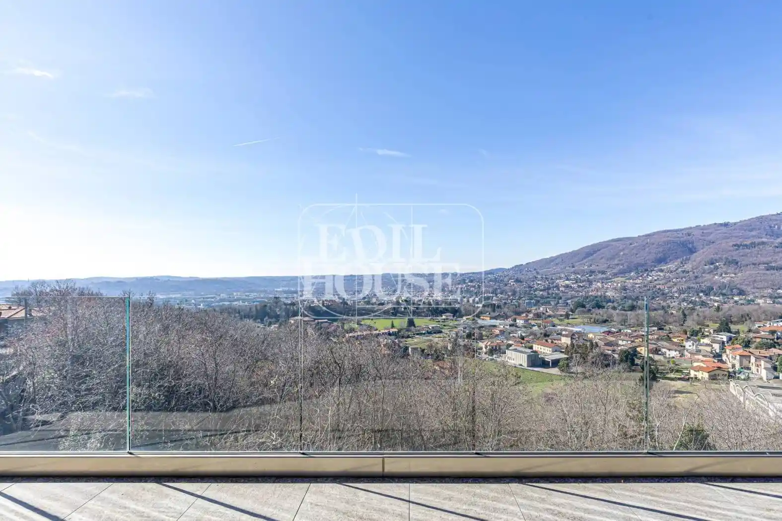 Appartamento in vendita a Longone al Segrino