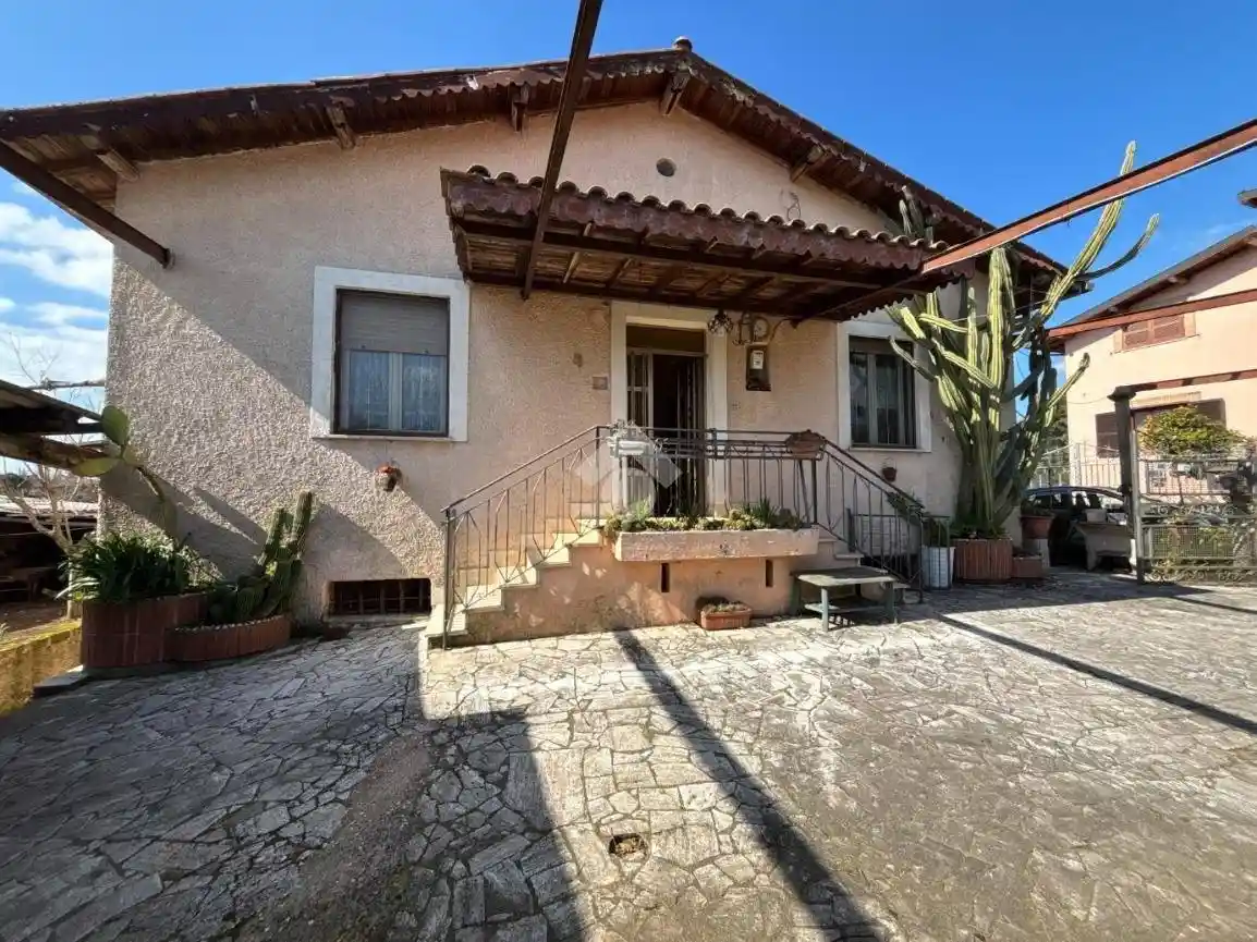 Casa indipendente in vendita a Cave