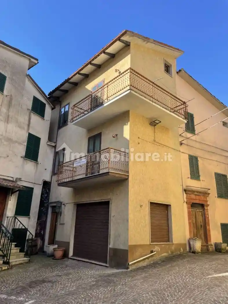 Casa indipendente in vendita a Fiuminata