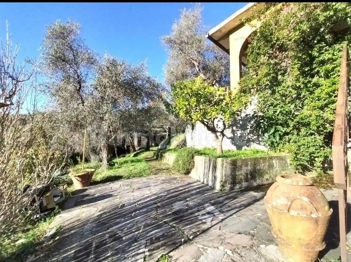 Villa in vendita a Luni