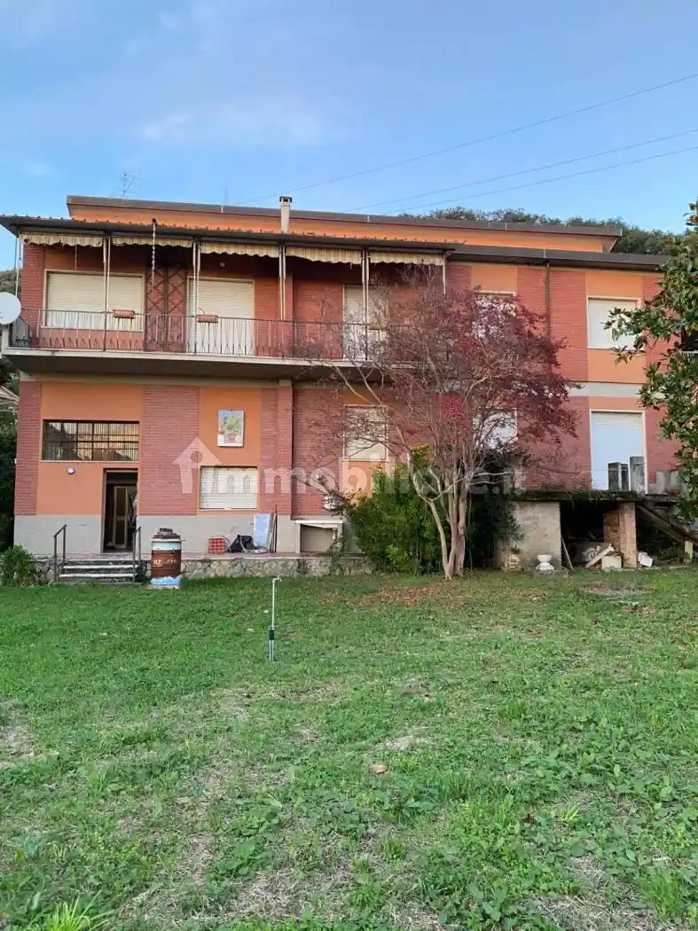 Villa in vendita a Carrara