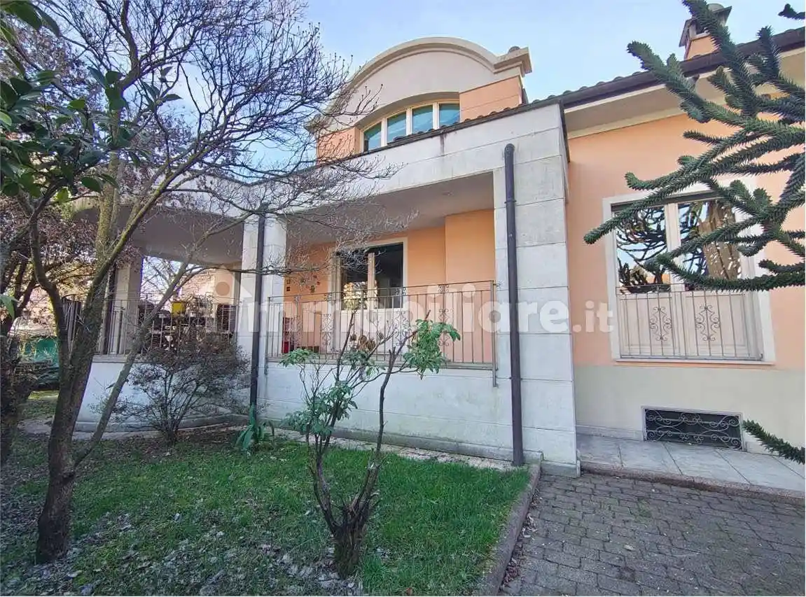 Villa in vendita a Verbania