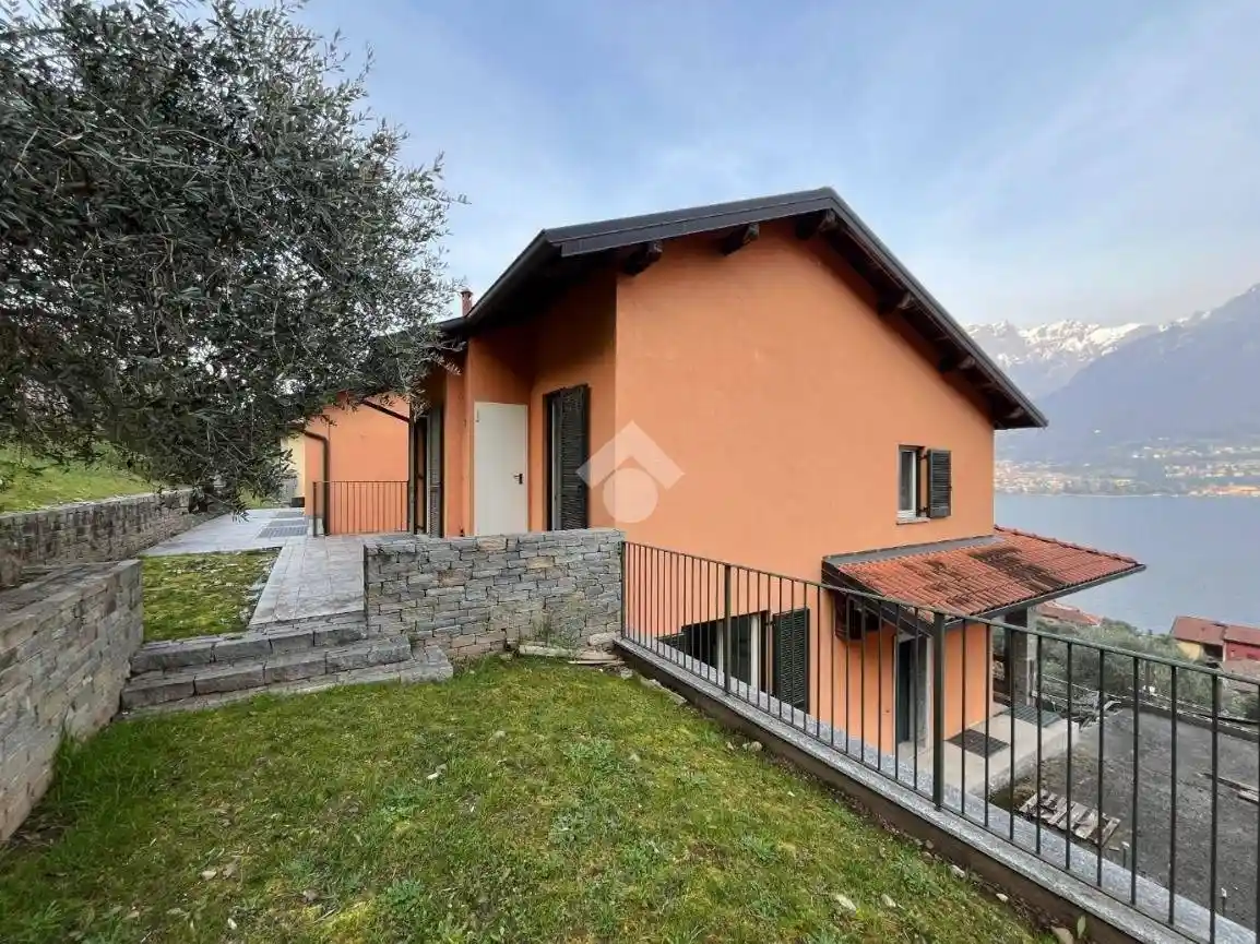 Villa in vendita a Oliveto Lario