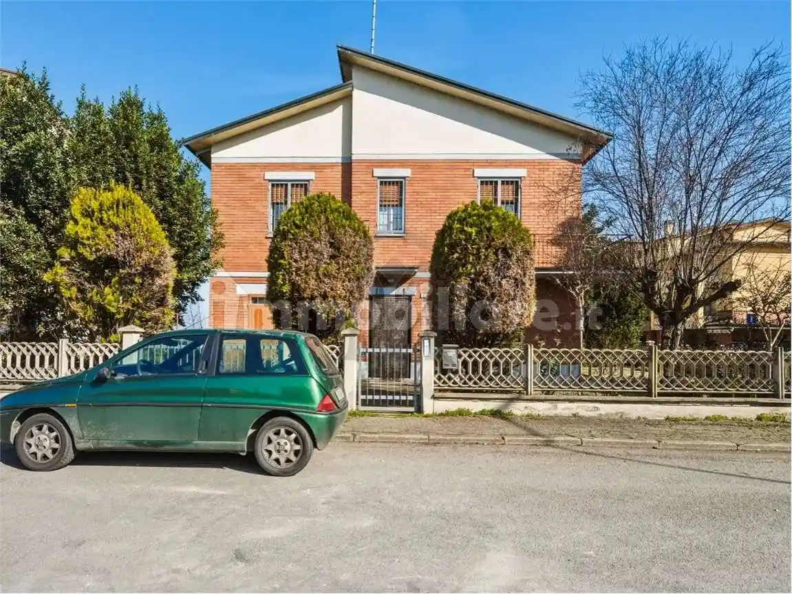 Casa indipendente in vendita a Reggio Emilia