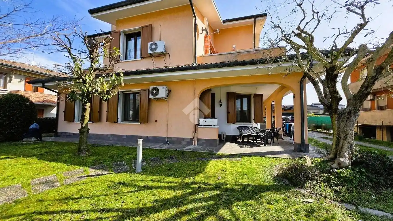 Villa in vendita a Bagnolo San Vito