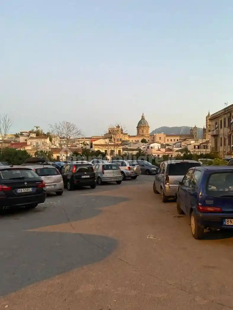 Palazzo - Edificio in vendita a Palermo