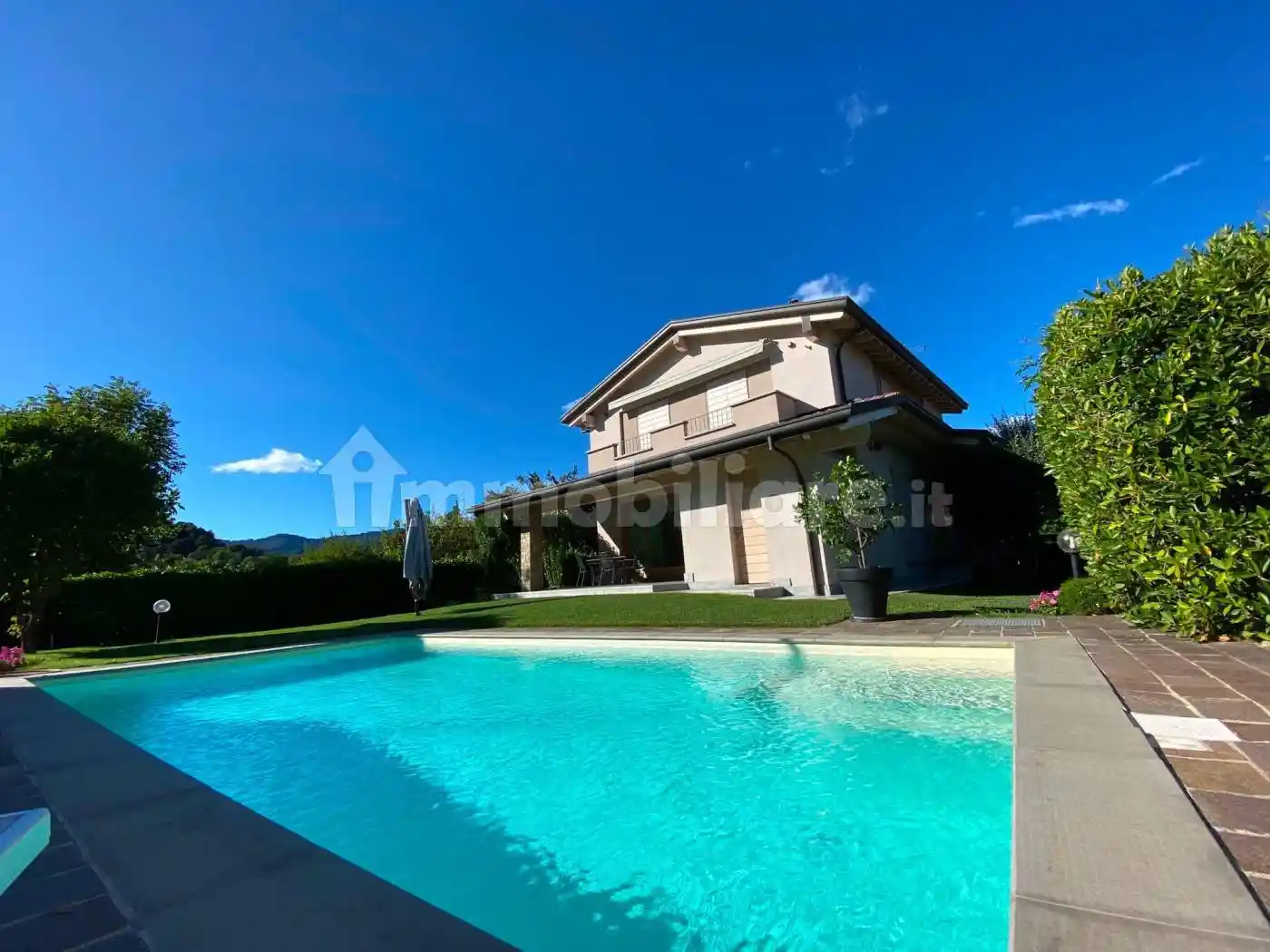 Villa in vendita a Montorfano