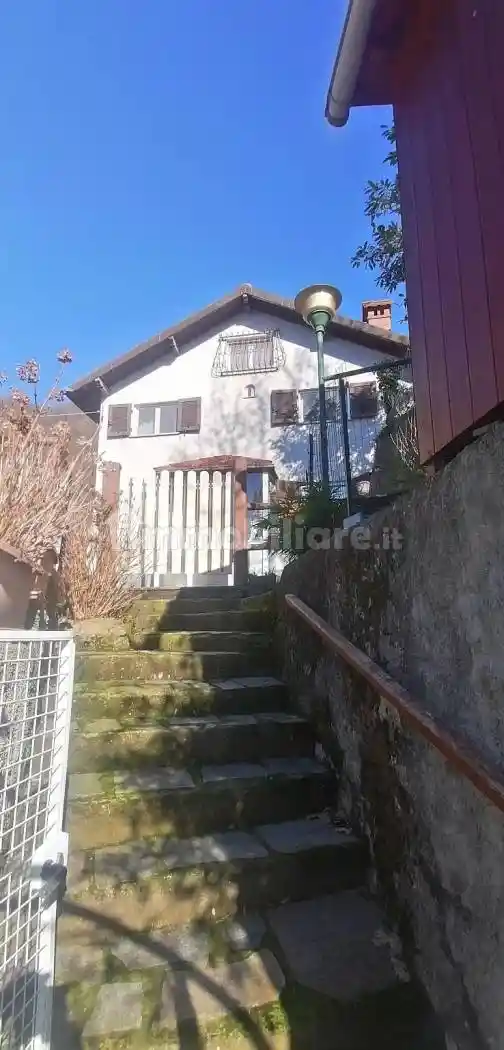 Casa indipendente in vendita a Savignone