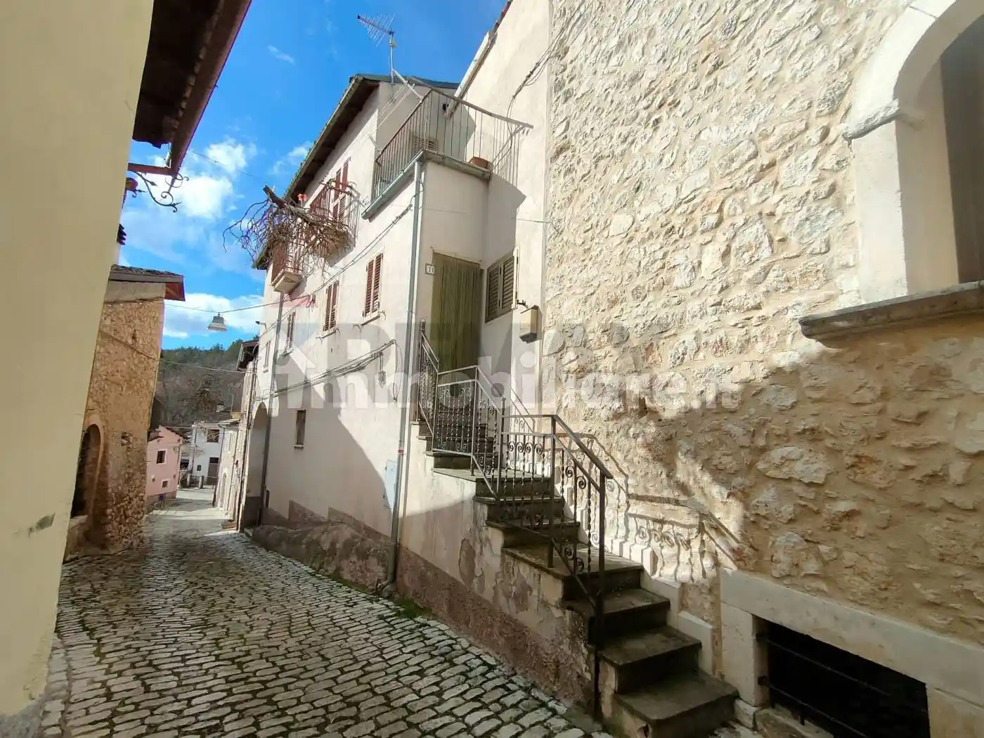 Casa indipendente in vendita a Prata d'Ansidonia