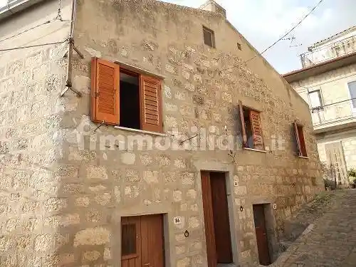 Casa indipendente in vendita a Blufi