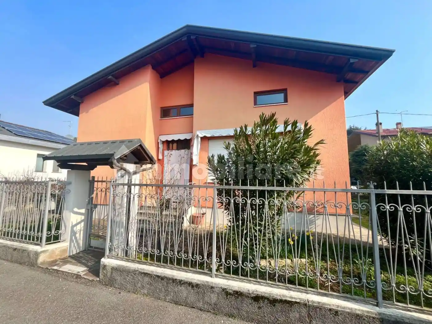 Casa indipendente in vendita a Azzano San Paolo