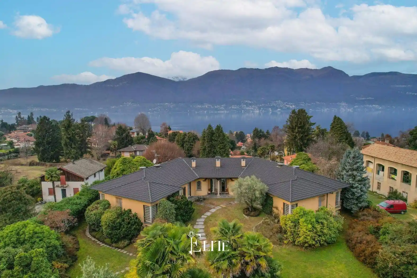 Villa in vendita a Porto Valtravaglia