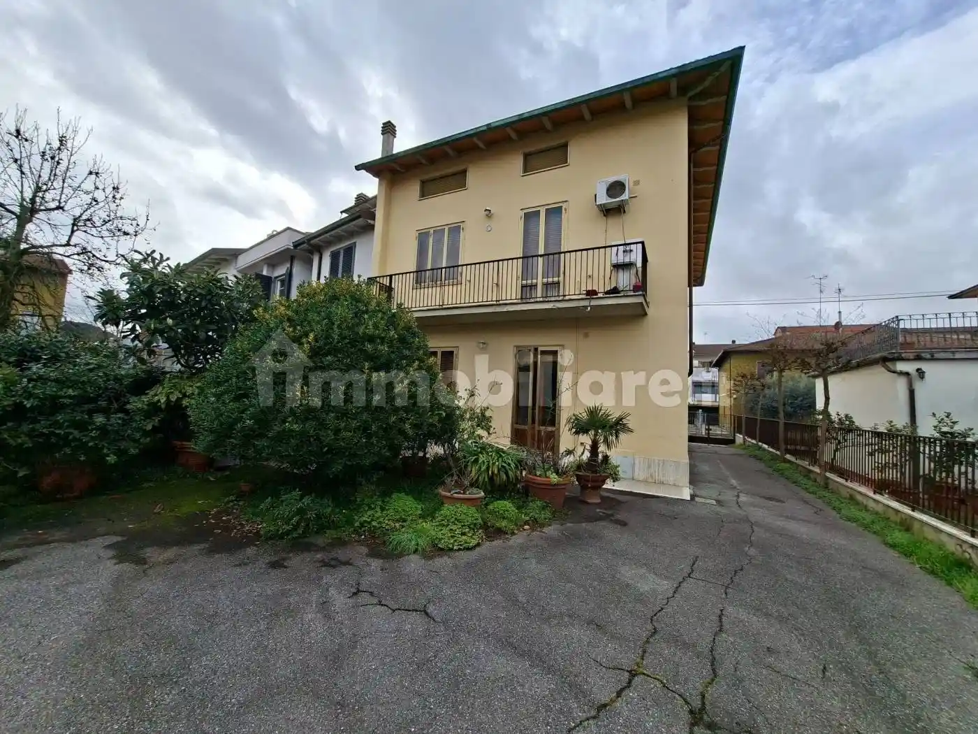 Casa indipendente in vendita a Prato