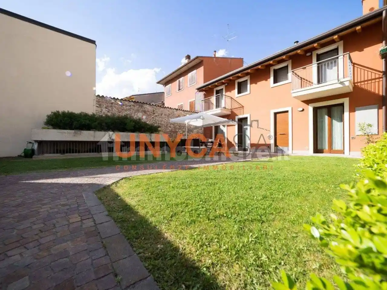 Casa indipendente in vendita a Verona