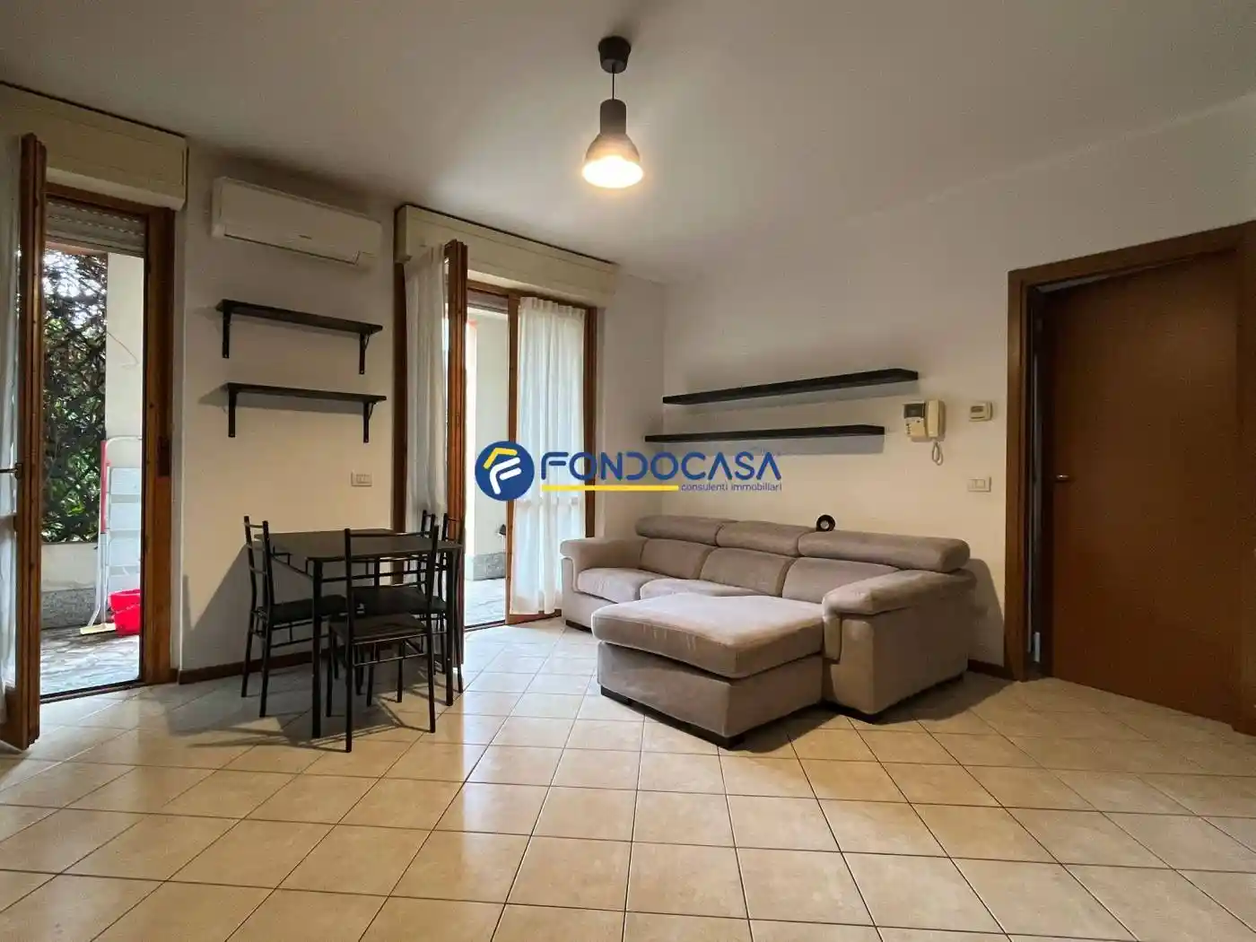 Appartamento in affitto a Usmate Velate