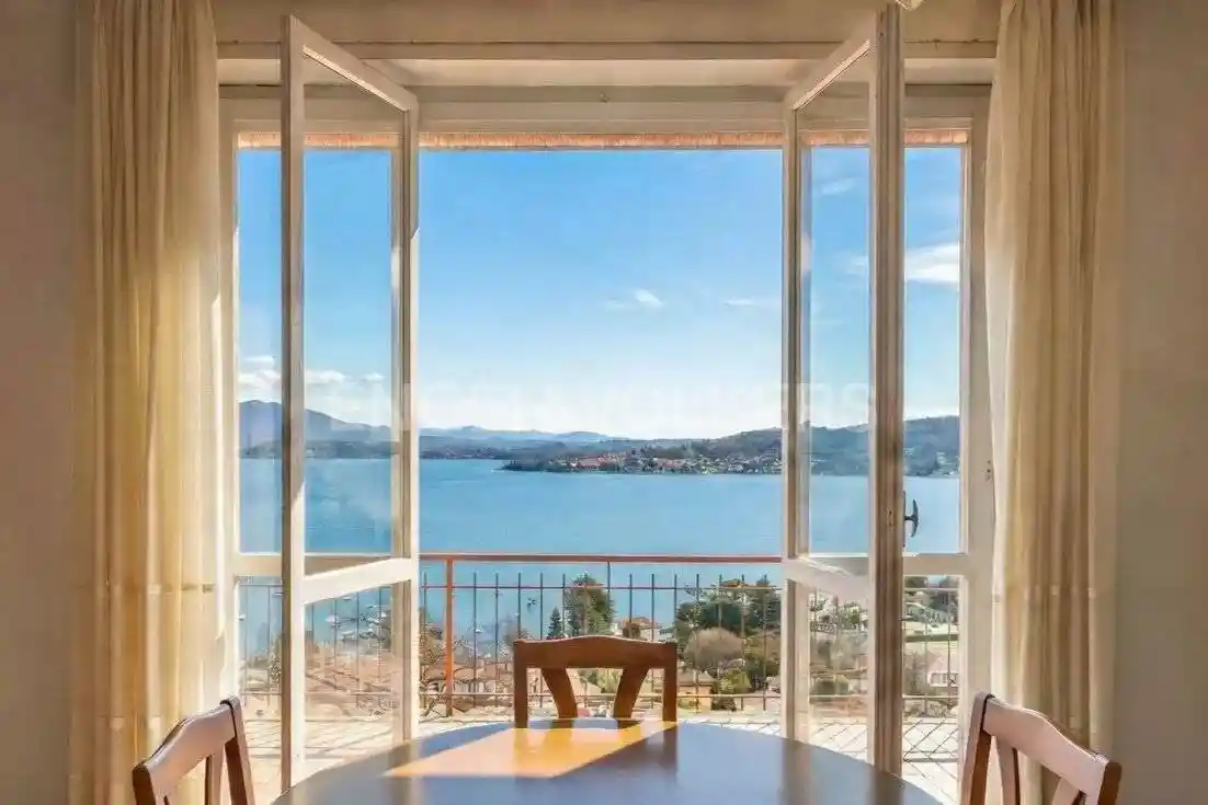 Villa in vendita a Meina