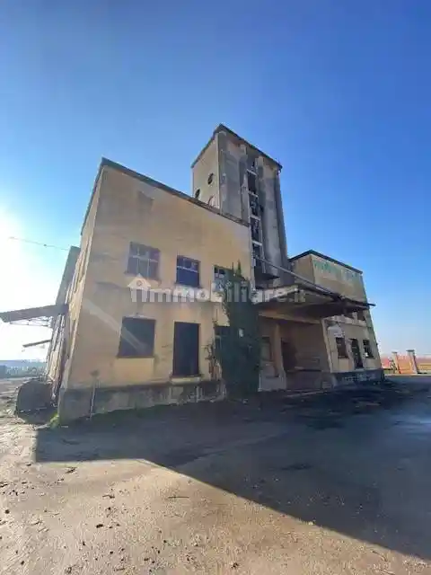 Palazzo - Edificio in vendita a Chignolo Po