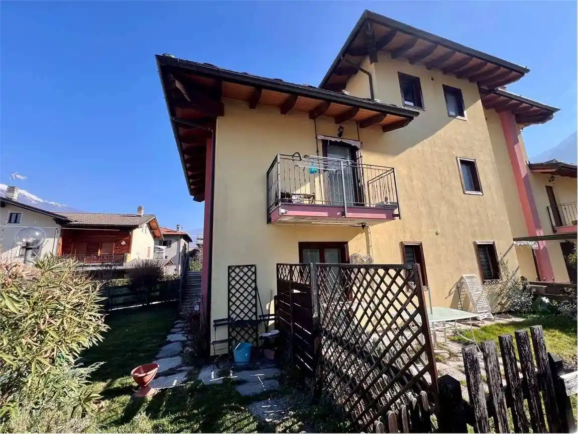 Casa indipendente in vendita a Fénis