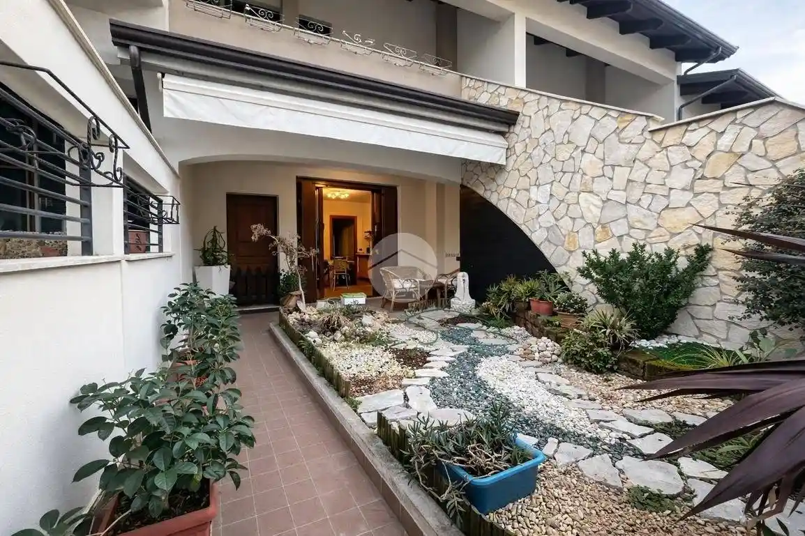 Appartamento in vendita a Borghi