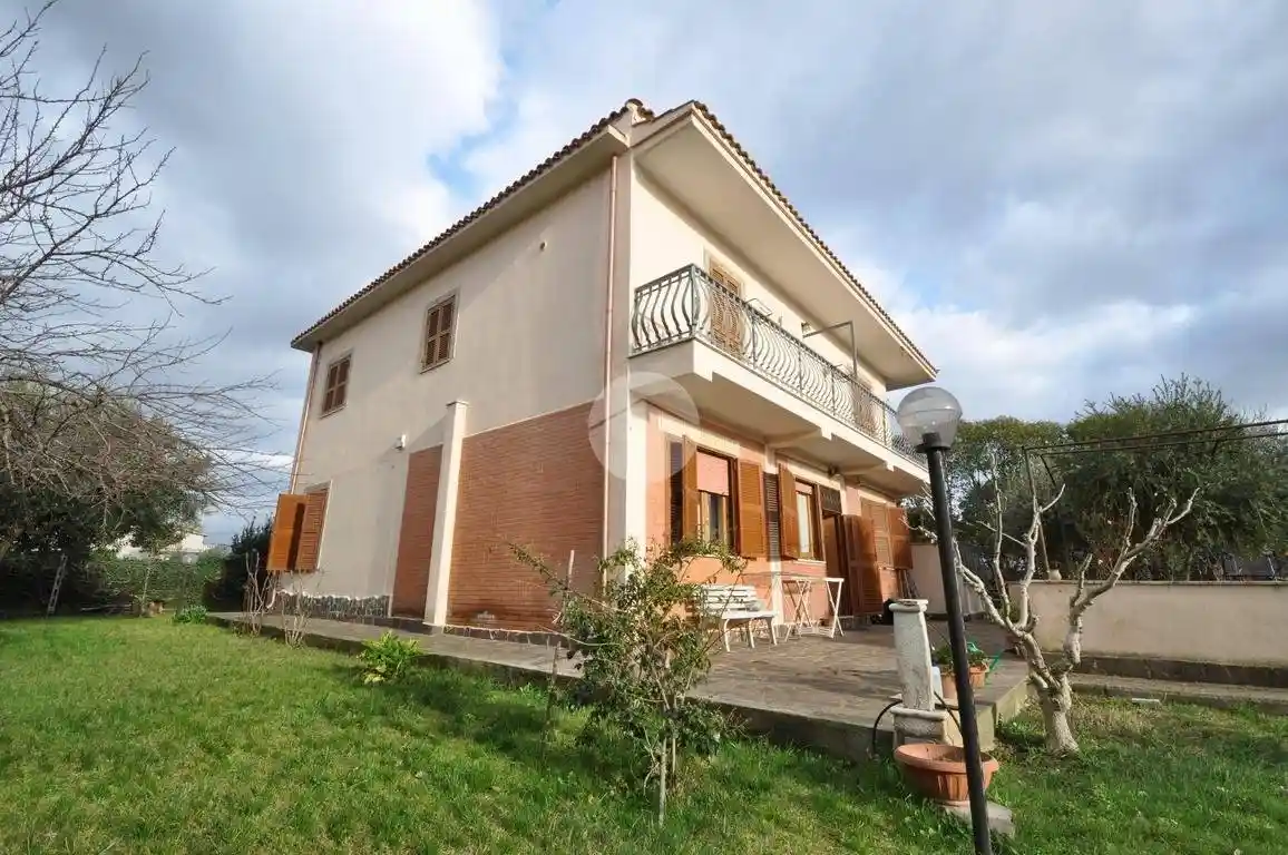 Palazzo - Edificio in vendita a Zagarolo