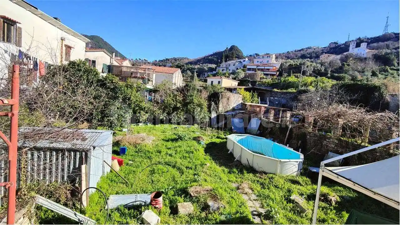 Palazzo - Edificio in vendita a Massa