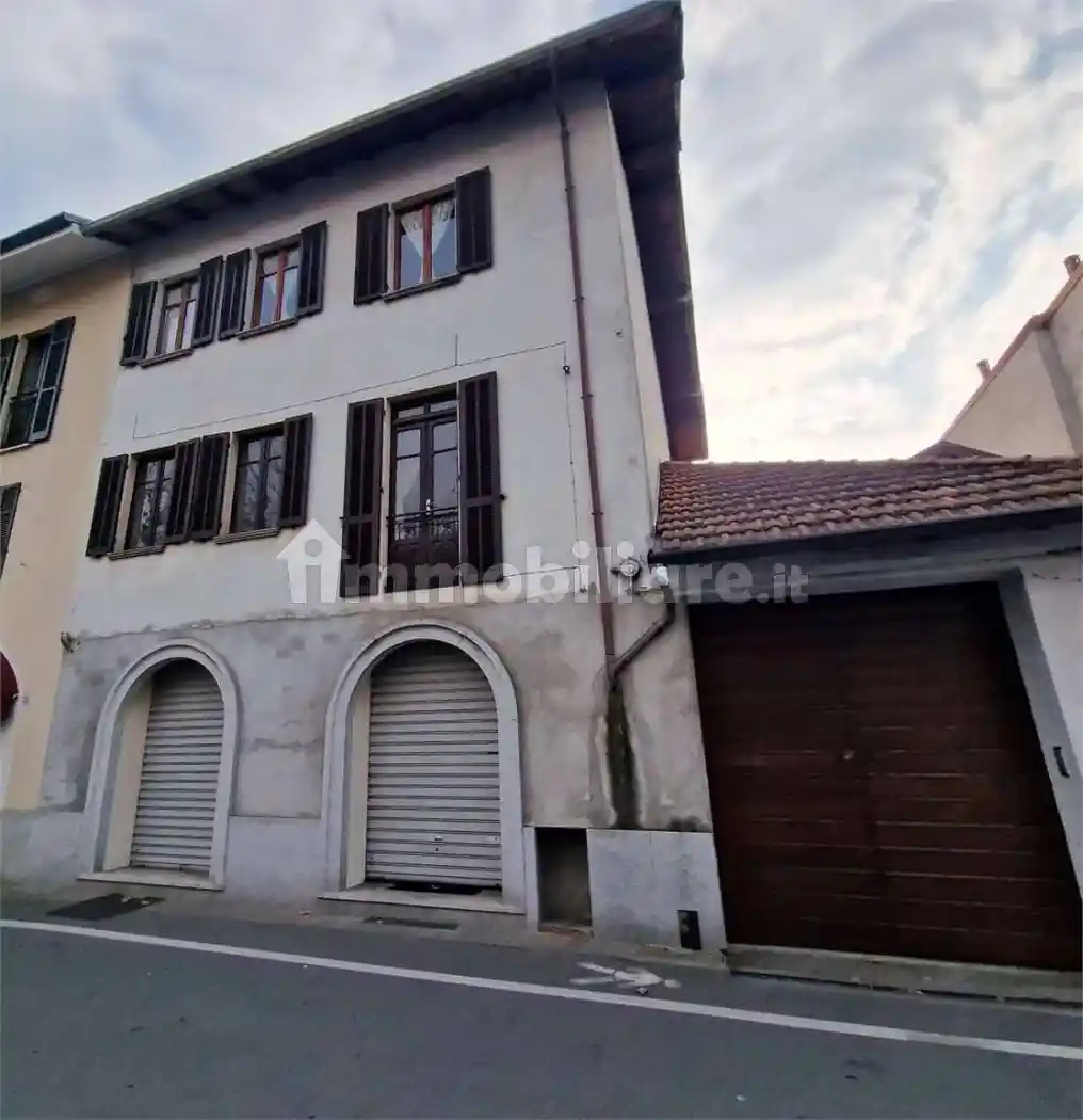 Palazzo - Edificio in vendita a Borgomanero