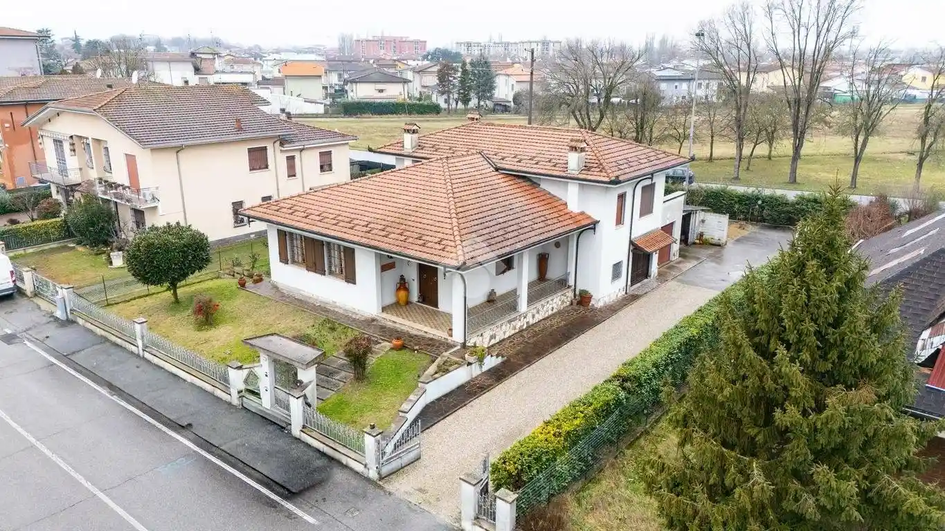 Villa in vendita a Suzzara