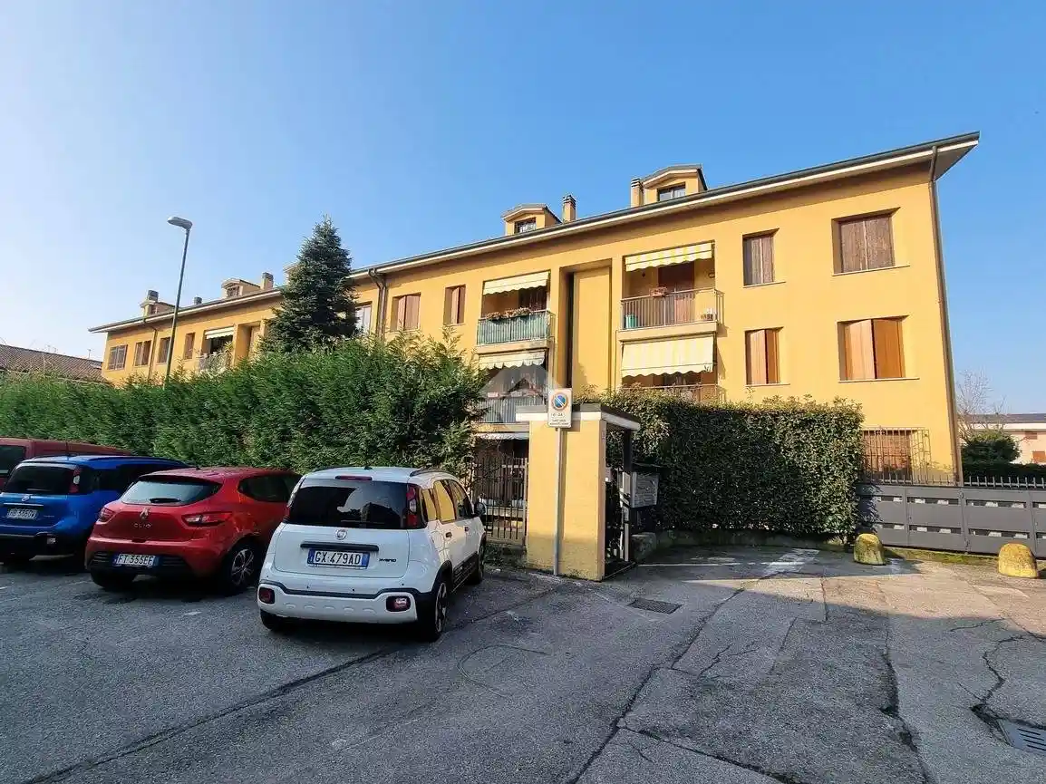 Appartamento in vendita a Carugate