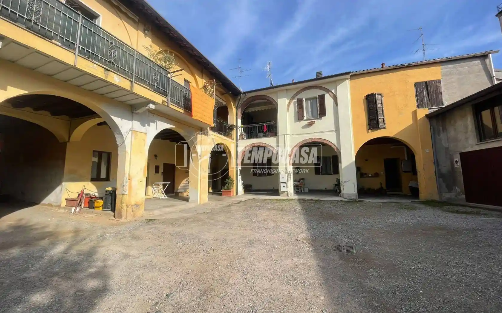 Appartamento in vendita a Lazzate