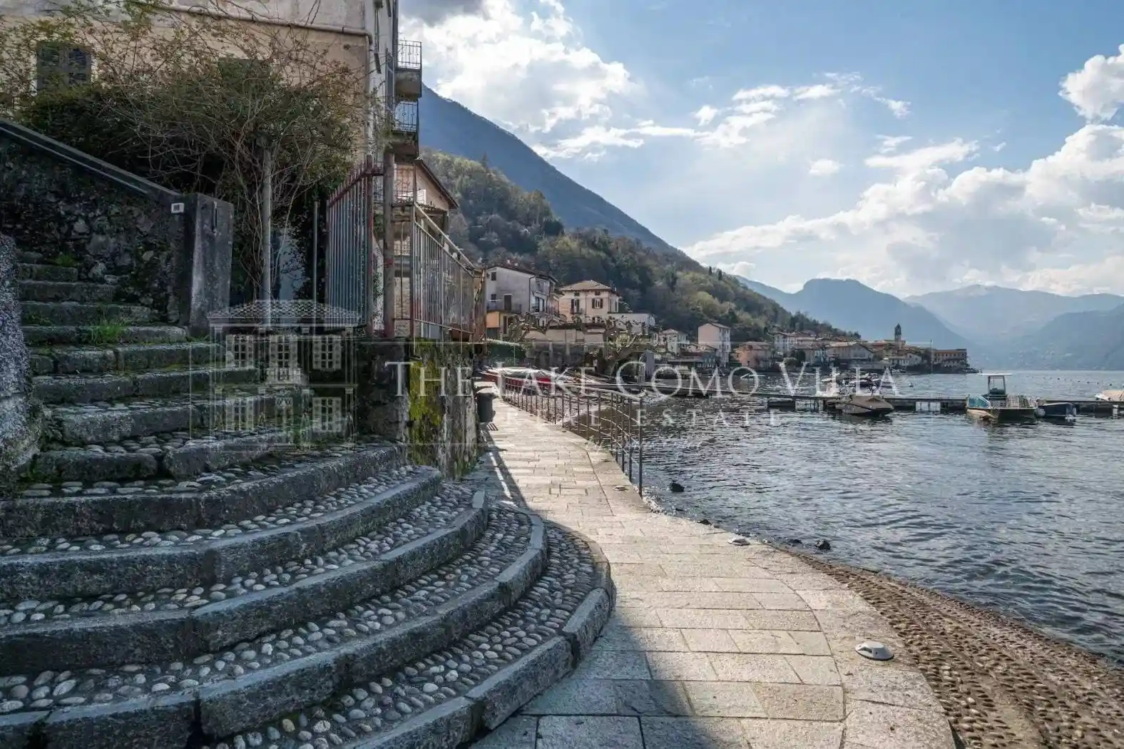 Palazzo - Edificio in vendita a Lezzeno