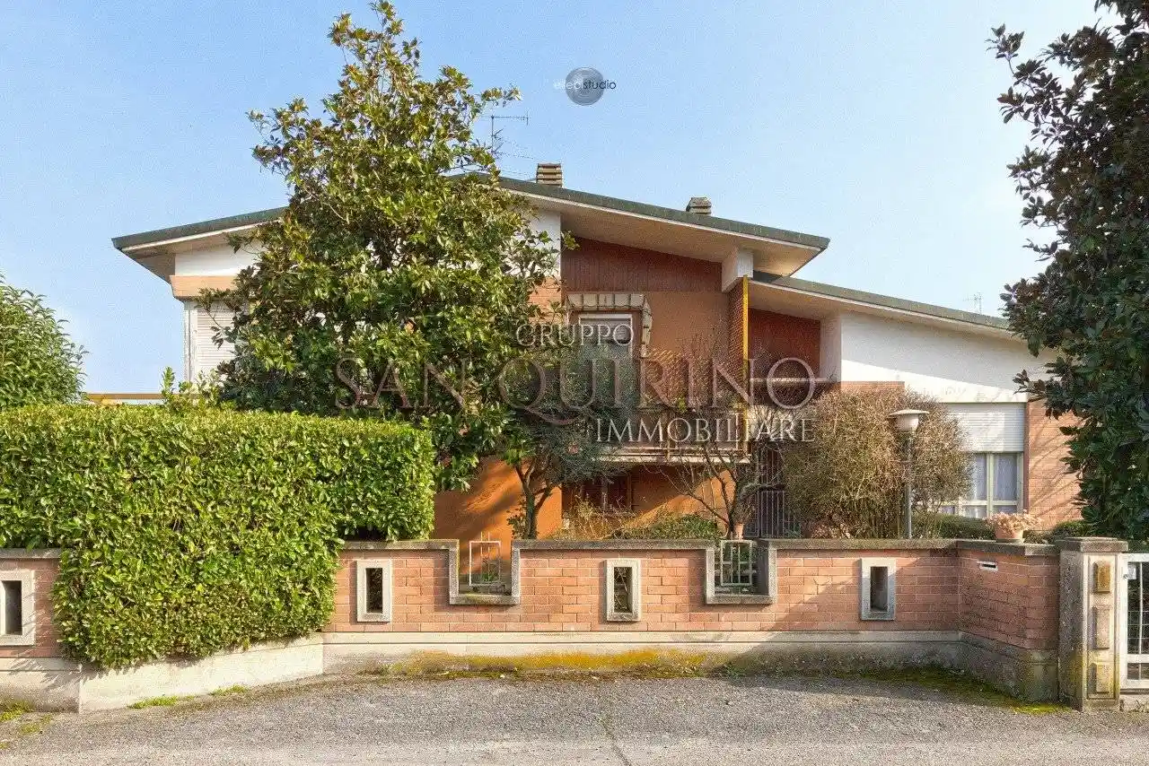 Villa in vendita a Campagnola Emilia