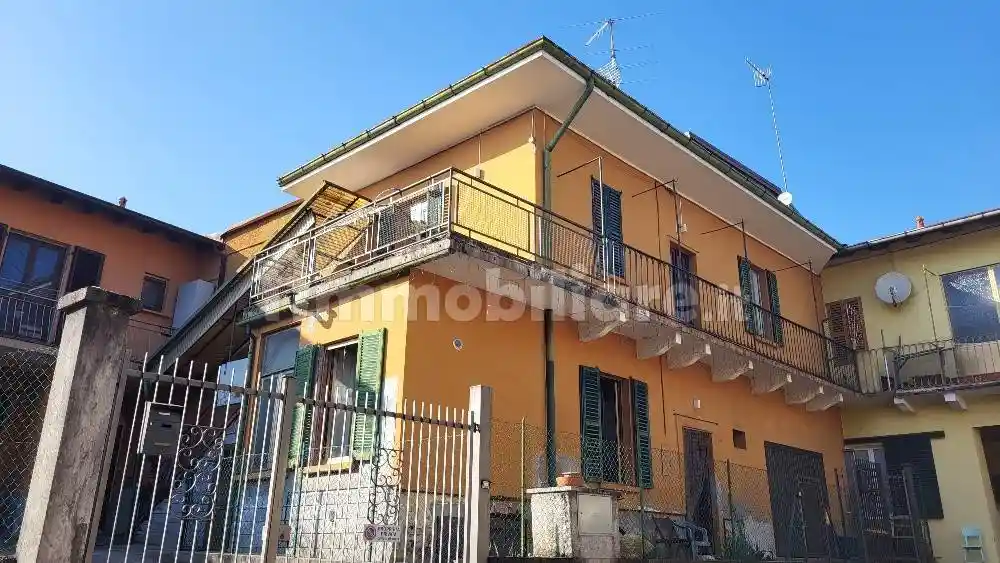 Casa indipendente in vendita a Laveno-Mombello