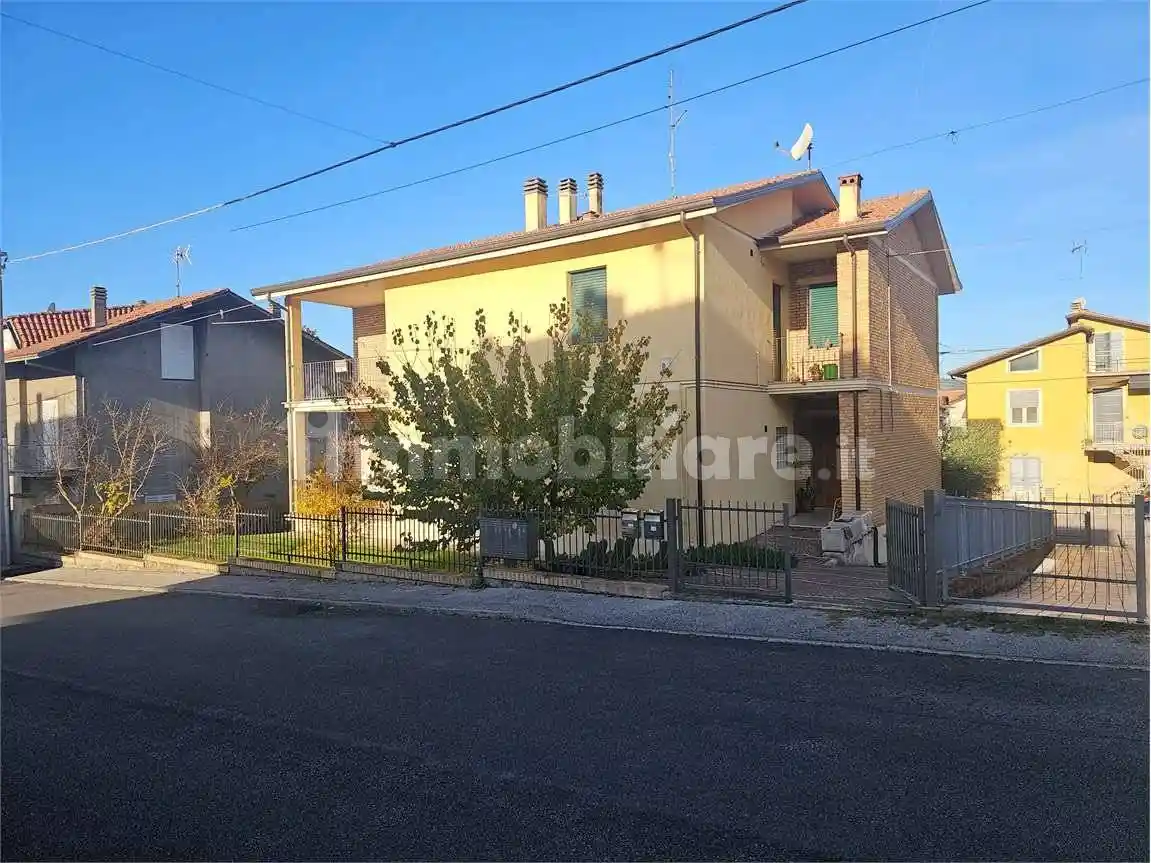 Appartamento in vendita a Montecalvo in Foglia