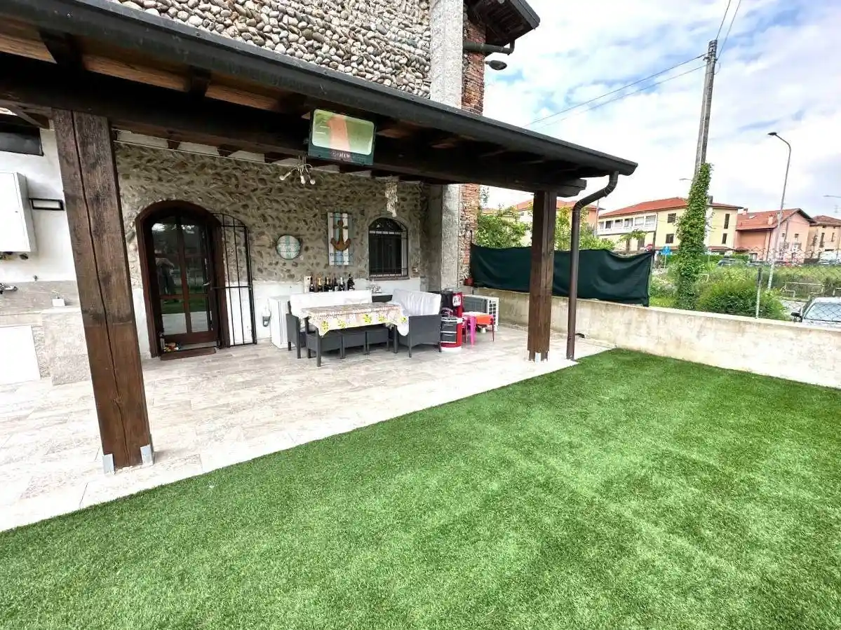 Casa indipendente in vendita a Capriate San Gervasio