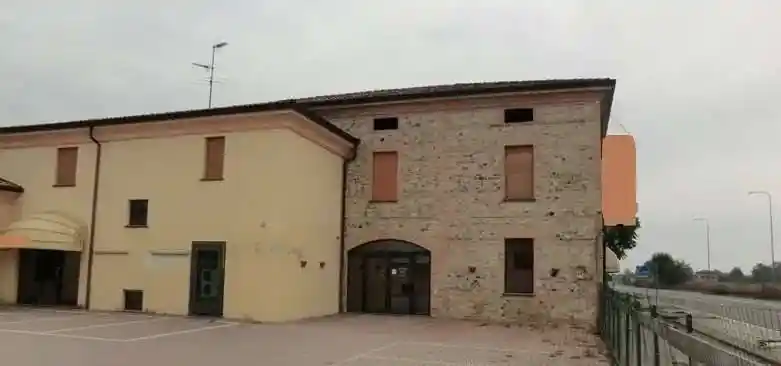 Palazzo - Stabile in vendita a Fidenza