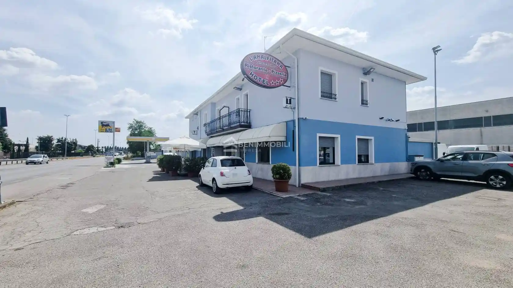 Palazzo - Edificio in vendita a Dello