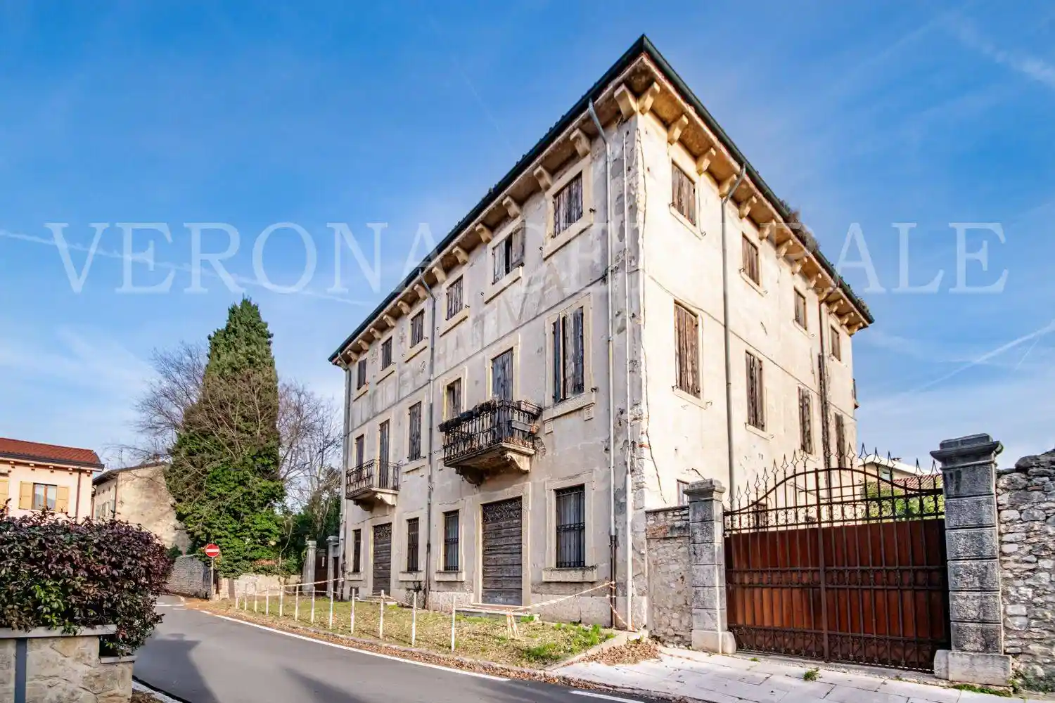 Palazzo - Edificio in vendita a Grezzana