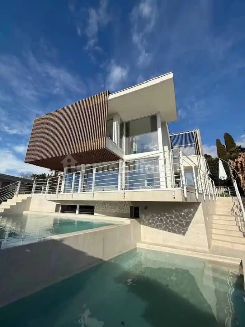 Villa in vendita a Verbania