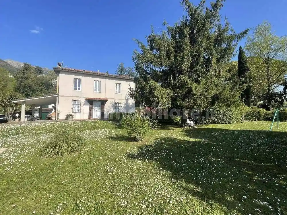 Villa in vendita a Camaiore